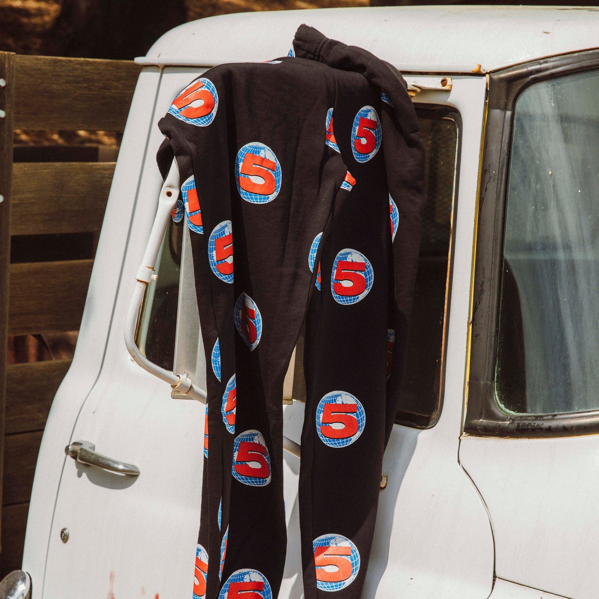 C5 ALL OVER PRINT | BLACK SWEATPANTS - Image 3